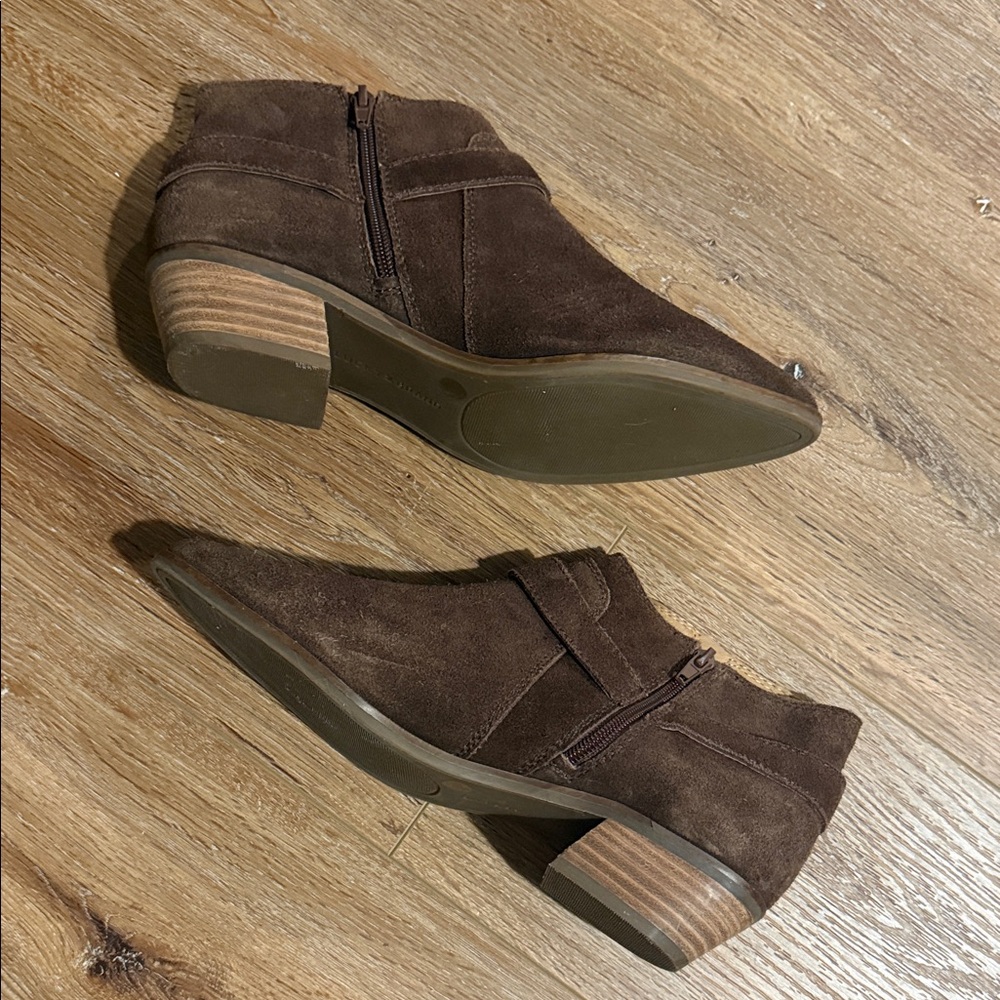 Lucky Brand Women’s Dark Brown Ankle Booties 9.5 in Excellent Condition - Picture 3 of 10
